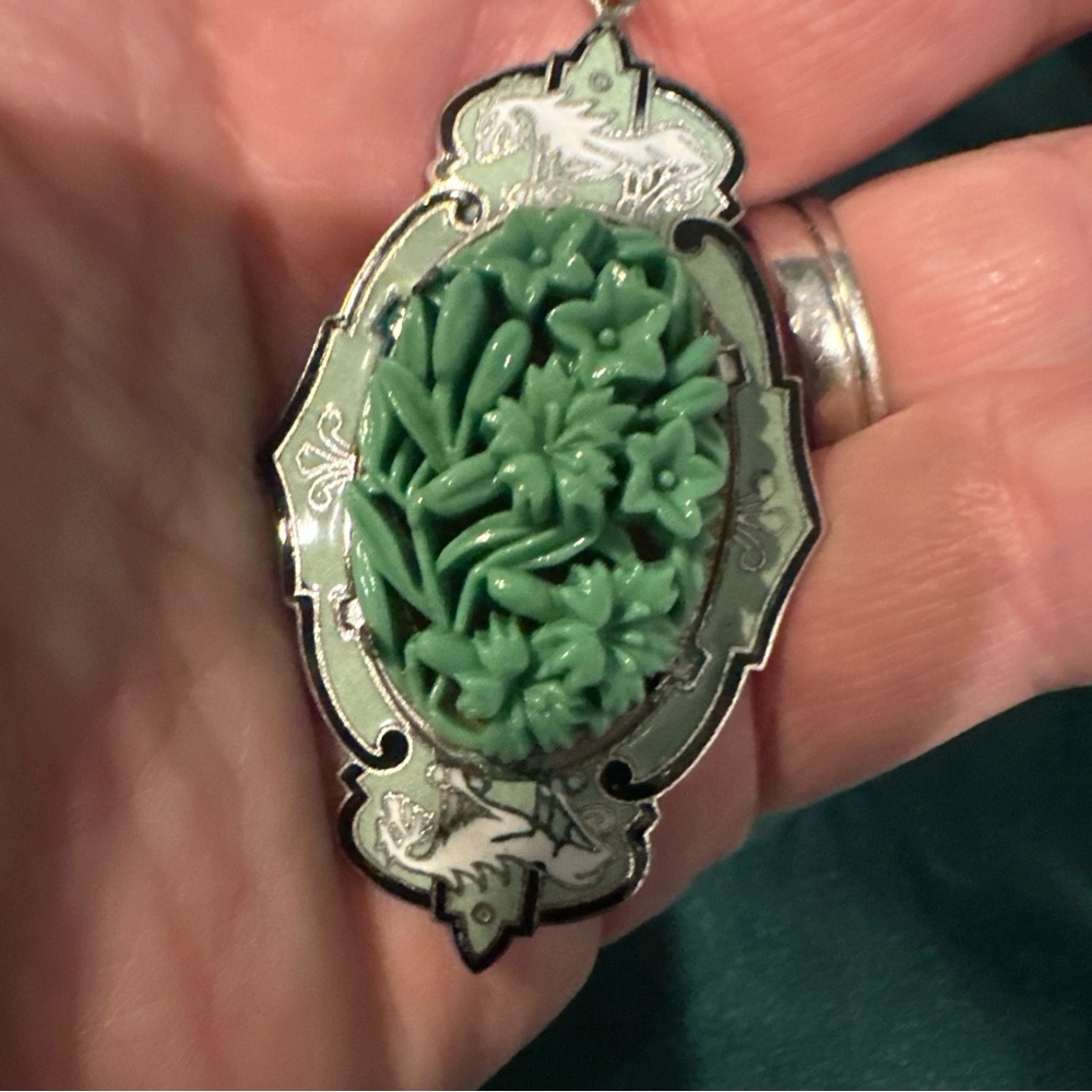 Elegant Green Floral‎ Pendant